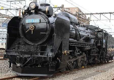 水色ナンバープレートを装着した蒸気機関車