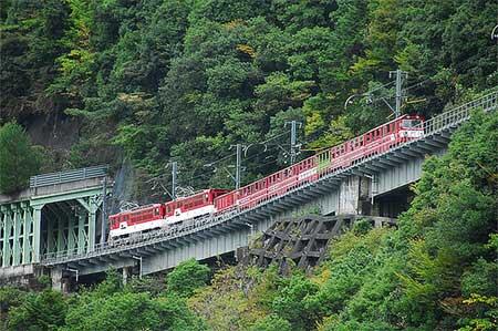 「SL南アルプス号」と「SLかわね路号」