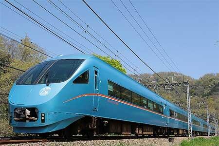 千代田線に乗り入れるMSE(60000形）