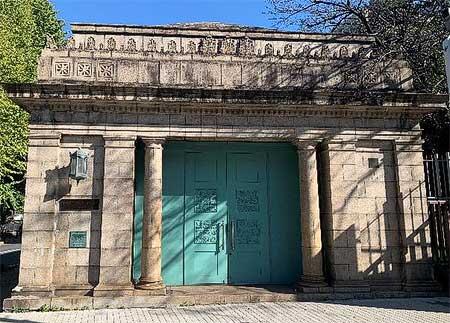 旧博物館動物園駅