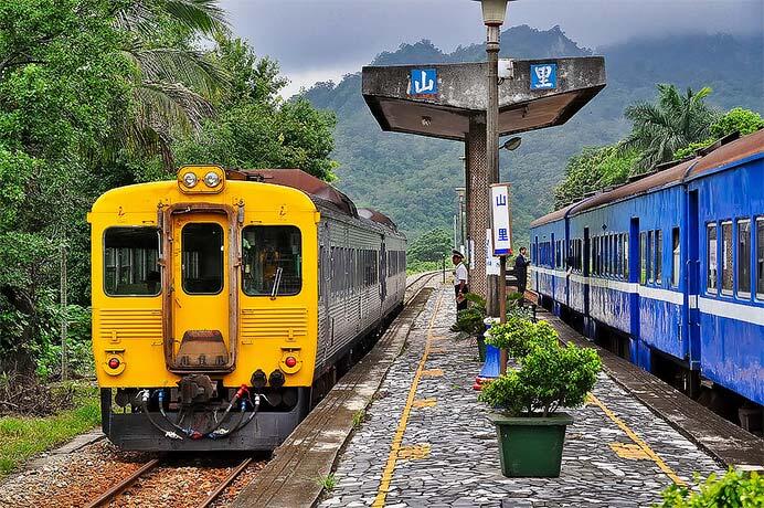 同志社大学鉄道同好会クローバー会，第10回鉄道写真展「鉄路輝く」開催