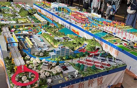 巨大プラレールジオラマ