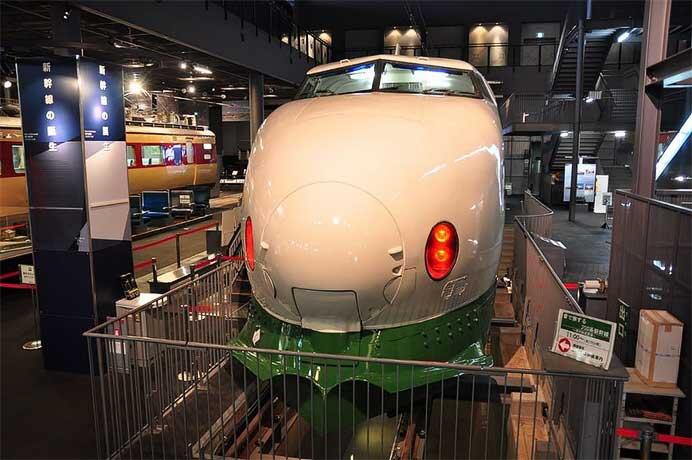 鉄道博物館で200系新幹線（222-35）の運転室を公開