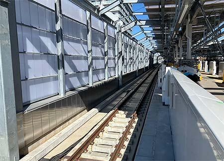 新しい東村山駅の高架ホームの線路