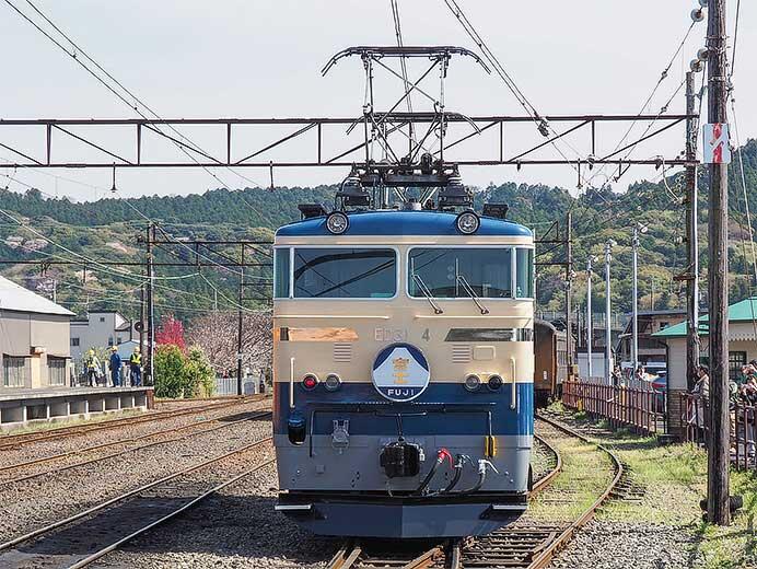 大井川鐵道，ブルートレイン急行「すまた」・「かわかぜ」・「奥大井」を運転