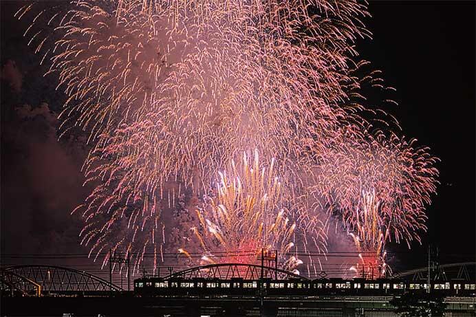 第25回グランプリ（国土交通大臣賞）作品「絶景花火電車」