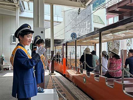黒部峡谷鉄道，「こども駅長の日」の参加者を募集