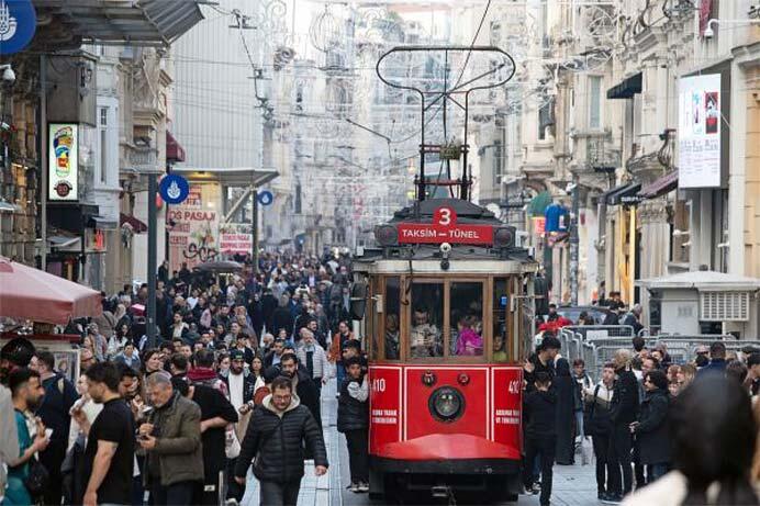 鉄道153年組写真展「世界の鉄道へようこそ」開催