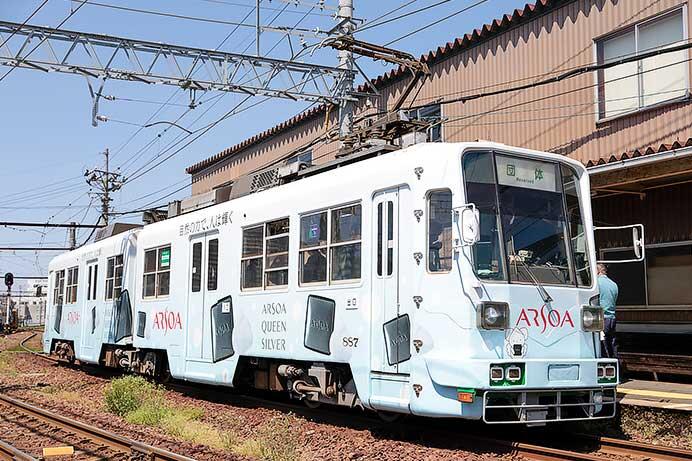 福鉄880形に新しい広告ラッピング車が登場