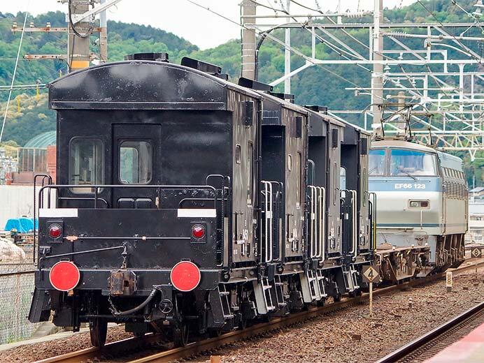 ヨ8000形4両が配給輸送される