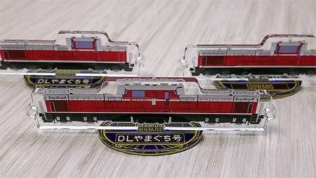 「アクリルスタンド（3種）」