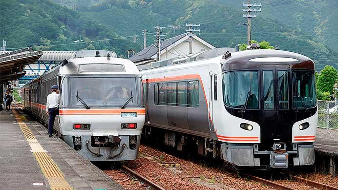 HC85系とキハ85系が紀伊長島で並ぶ