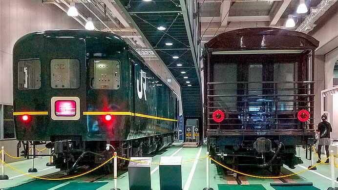 カニ24 12とマイテ49 2が並べて展示される