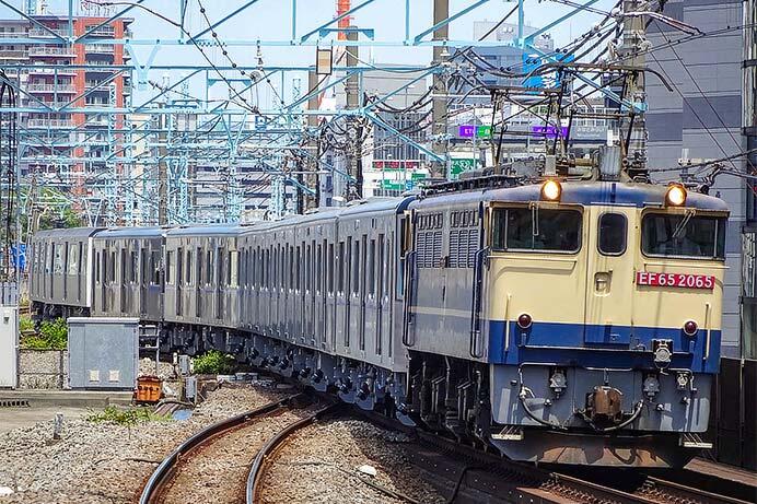 横浜市交4000形4671編成と10000形増結用中間車が甲種輸送される