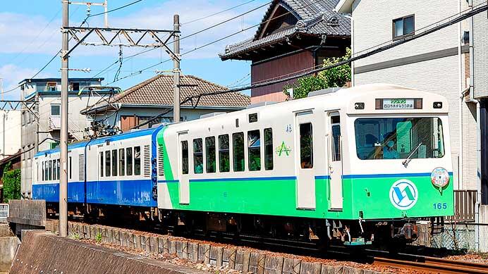 四日市あすなろう鉄道で「なろうブルー」車両と「なろうグリーン」車両が連結運転