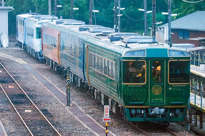 「四国まんなか千年ものがたり」を使用した徳島駅ビル開業30周年記念特別企画を実施