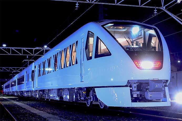 東武N100系「スペーシア X」の「ライトアップ＆車内撮影会」開催