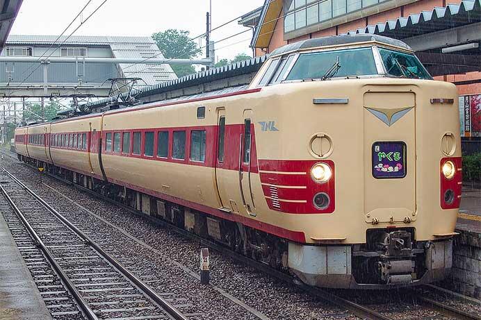 国鉄特急色4両編成による“やくも”運転