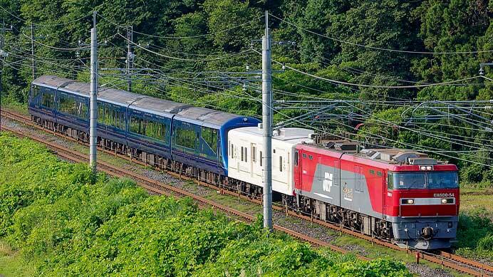 伊豆急行の「THE ROYAL EXPRESS」とマニ50が北海道へ甲種輸送される
