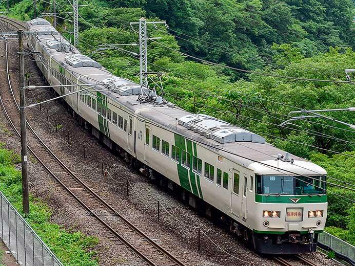 臨時特急&ldquo;谷川岳もぐら号&rdquo;・&ldquo;谷川岳ループ号&rdquo;，185系で運転