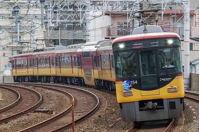 京阪で「THE 仮面ライダー展」開催記念ヘッドマーク