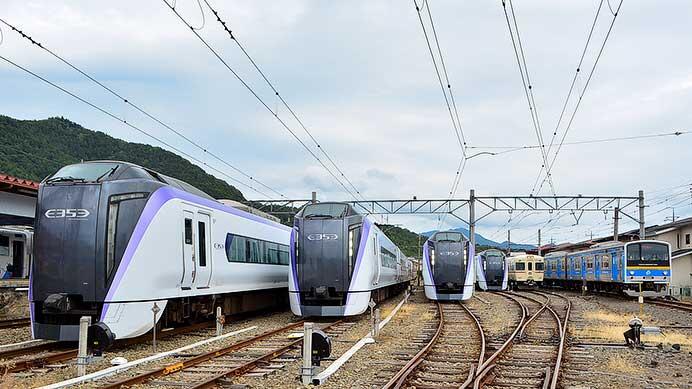 「E353系（富士回遊）4本並び撮影会！in河口湖」開催