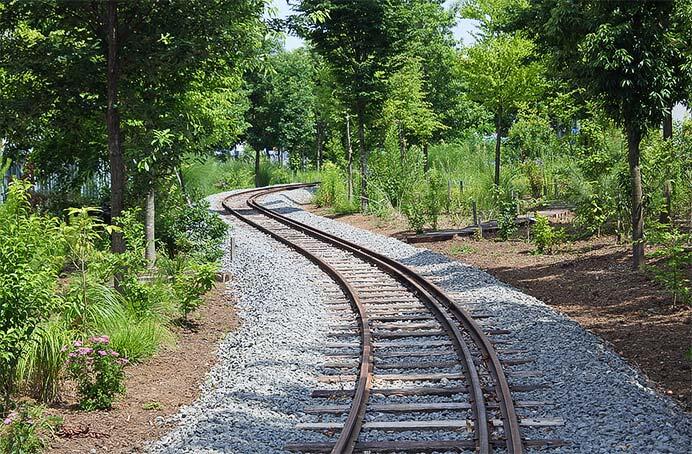 軌間762mmと610mmの三線軌条（デュアルゲージ）となる「KATO Railway Park（関水本線）」