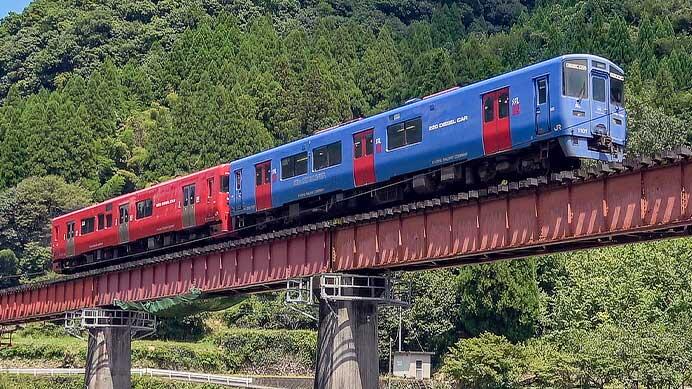 キハ220形の団体臨時列車が運転される