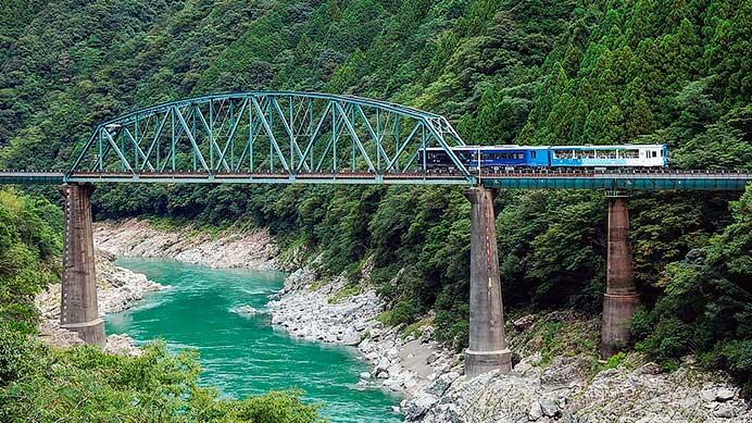 「藍よしのがわトロッコ」編成を使用した団体臨時列車運転