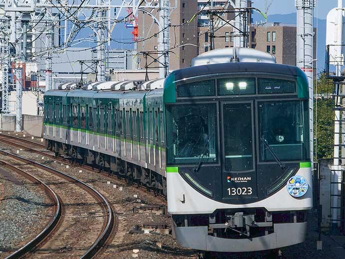 京阪13000系13023編成に「パナソニックパンサーズ」ヘッドマーク
