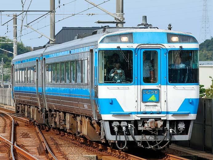 キハ185系2両が特急“いしづち”4号・7号・8号を代走