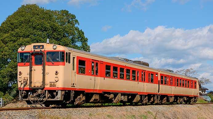 キハ47形「ノスタルジー」が芸備線に入線