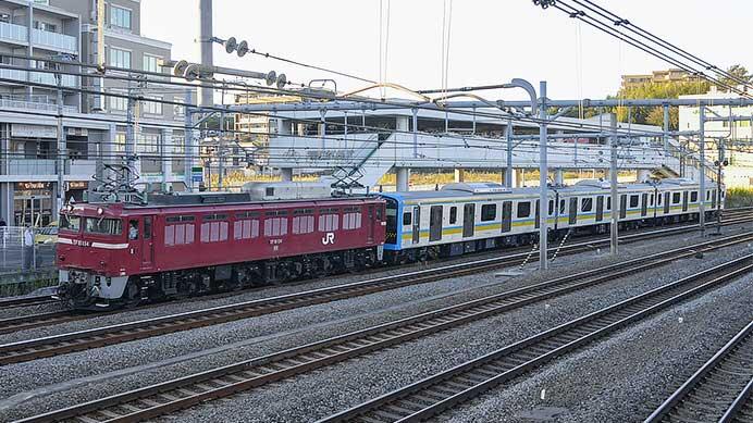 E131系1000番代T4編成が配給輸送される