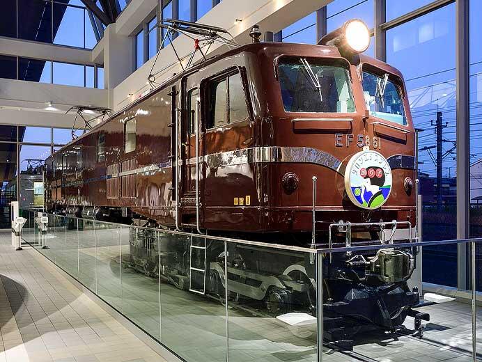 鉄道博物館のEF58 61に“サロンエクスプレス踊り子”ヘッドマーク