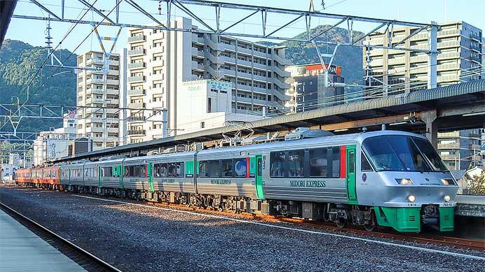 783系を使用した修学旅行臨が運転される