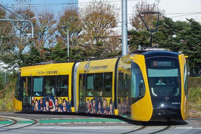 宇都宮ライトレールに初のラッピング車両が登場