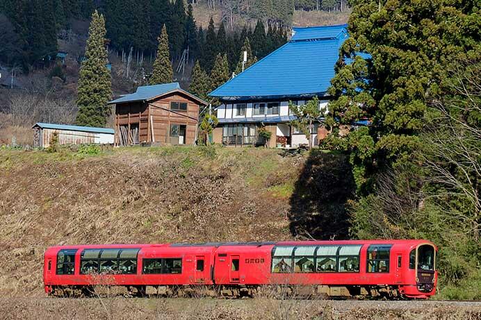 「えちごトキめきリゾート雪月花」が大糸線に入線