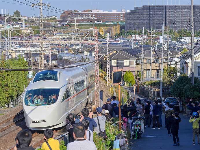 小田急50000形ロマンスカー「VSE」がラストラン