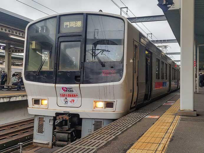 811系PM7編成に交通安全ヘッドマーク