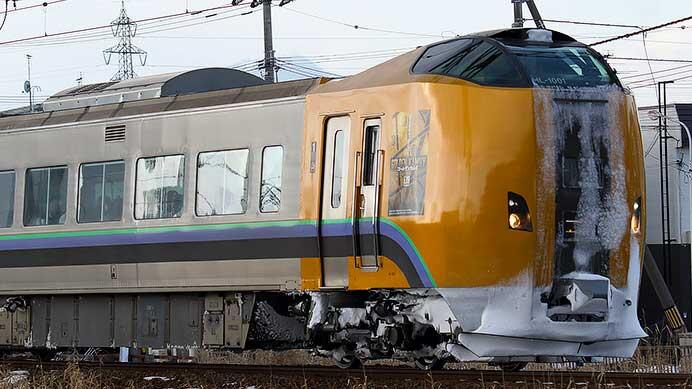789系HL-1001編成の先頭部がゴールドに