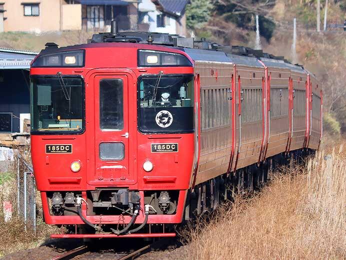 特急“ゆふ”73・74号が5両編成で運転される