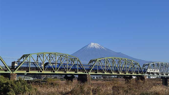 「THE ROYAL EXPRESS」が甲種輸送される