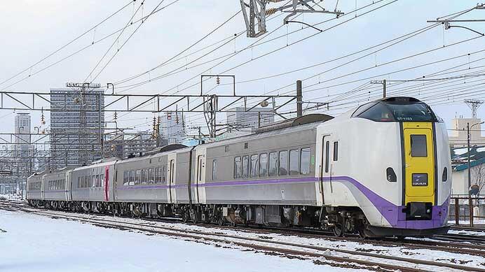 特急“とかち”に「はまなす」編成のキハ260-5301が増結される