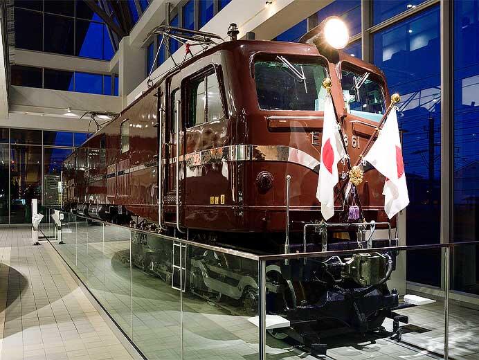 鉄道博物館でEF58 61に「お召飾り」掲出