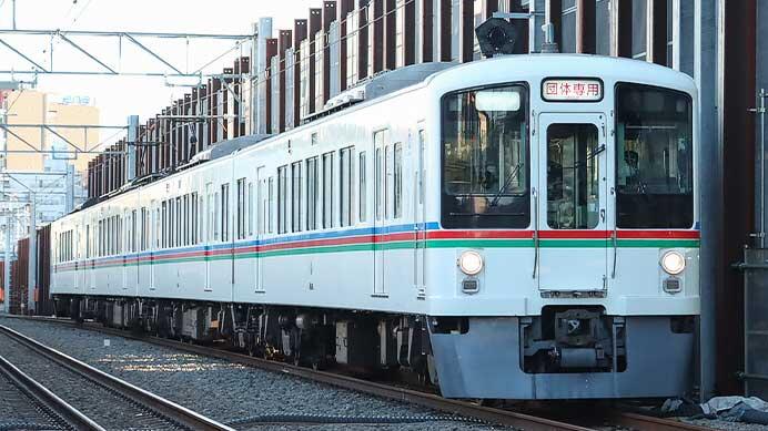 西武新宿線で4000系による団臨運転