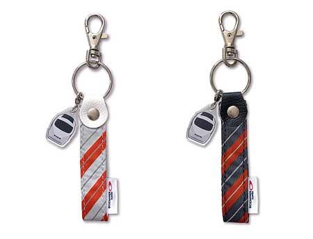 ネクタイを再利用した「アップサイクルキーホルダー」