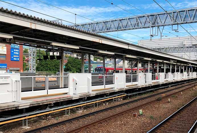 京急，金沢八景駅1・2番線でホームドアの設置に着手