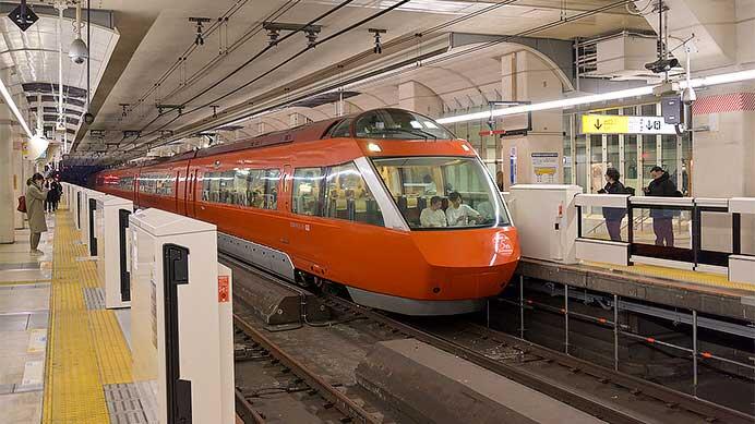 小田急線町田駅上り線のホームドアが使用開始される