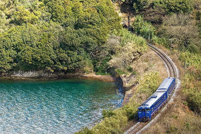 キハ47形が大村線・長崎本線旧線を走行