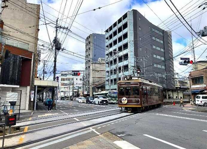 嵐電，四条通・嵐山本線軌道交差部に踏切遮断機を設置へ